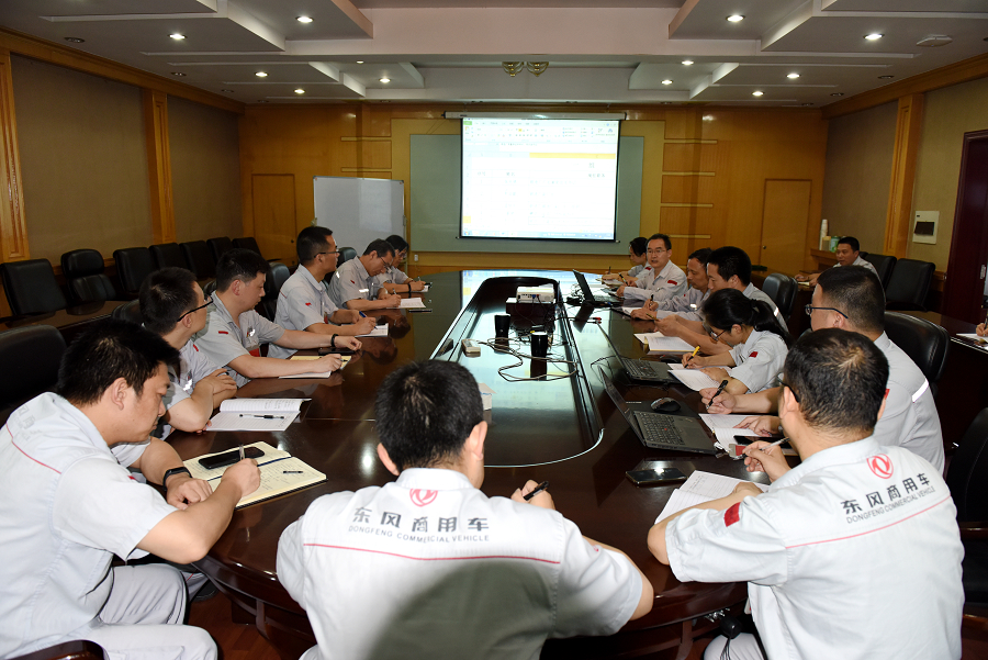 C:\Users\liangxq\Desktop\“三個(gè)報(bào)告”剛露面，鍛造廠員工為何討論的既熱烈又激烈？\鍛造廠分組討論1.jpg