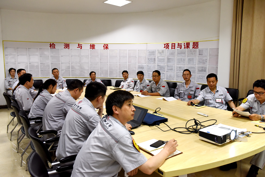 C:\Users\liangxq\Desktop\“三個(gè)報(bào)告”剛露面，鍛造廠員工為何討論的既熱烈又激烈？\鍛造廠分組討論公司黨代會報(bào)告現(xiàn)場7.jpg