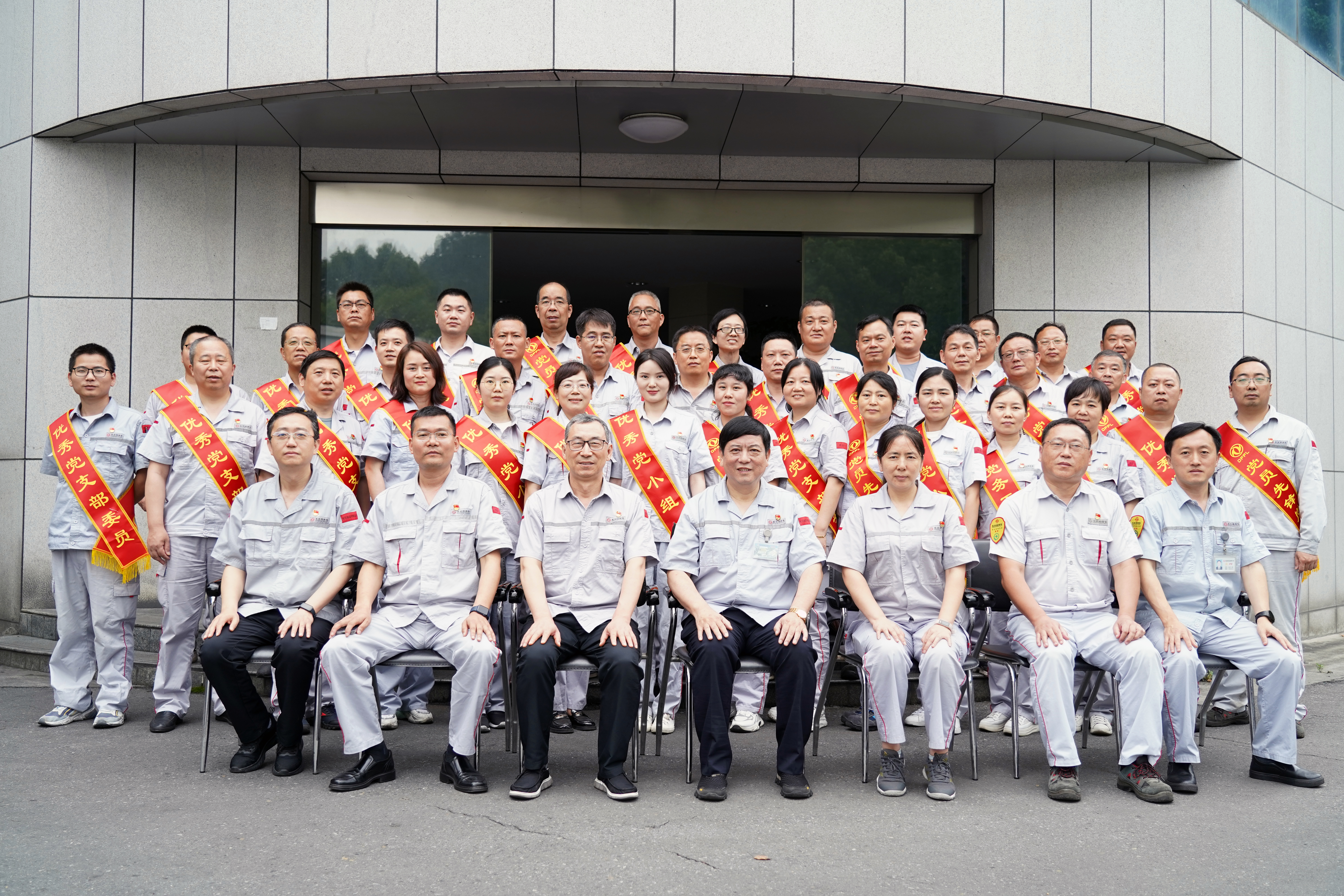先進(jìn)合影.JPG